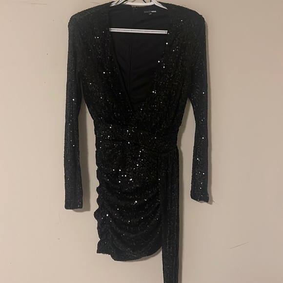 Black deep V fitted dress - Picture 2 of 9